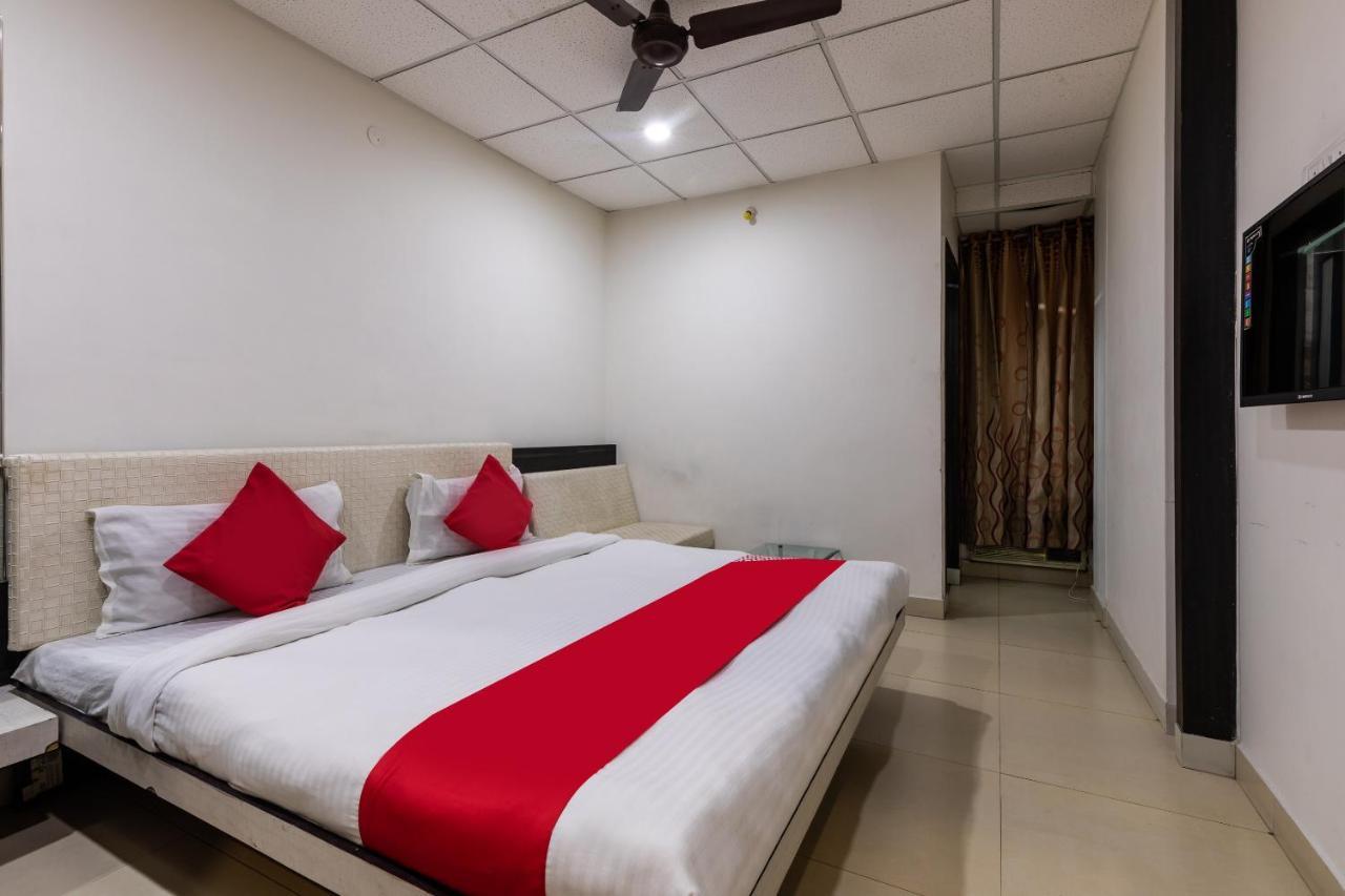 Capital O 47403 Hotel Manjeet Bhopal Zewnętrze zdjęcie