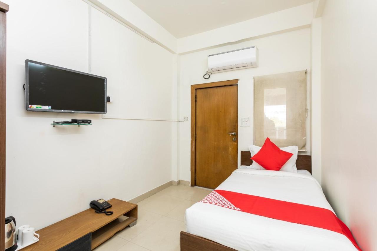 Capital O 47403 Hotel Manjeet Bhopal Zewnętrze zdjęcie