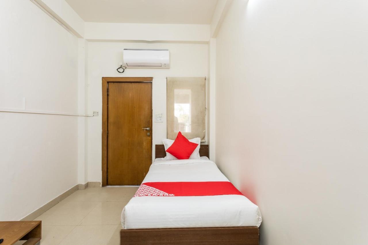 Capital O 47403 Hotel Manjeet Bhopal Zewnętrze zdjęcie